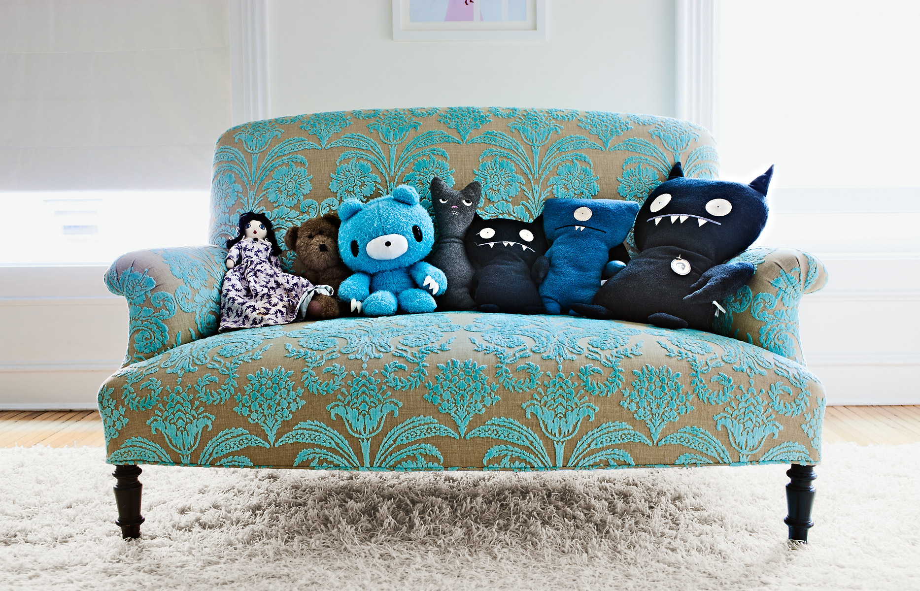 couch_with_ugly_dolls